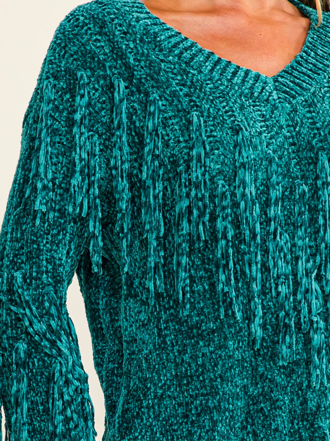 WOMEN'S LONG SLEEVE V-NECK FRINGE PULLOVER SWEATER