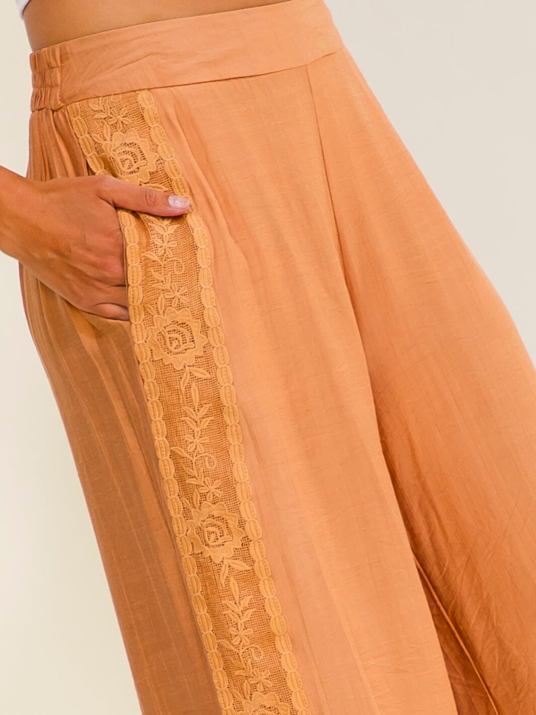 WOMEN'S ELASTIC WAIST FRONT POCKETS WIDE LEG CROCHET TRIM PANTS