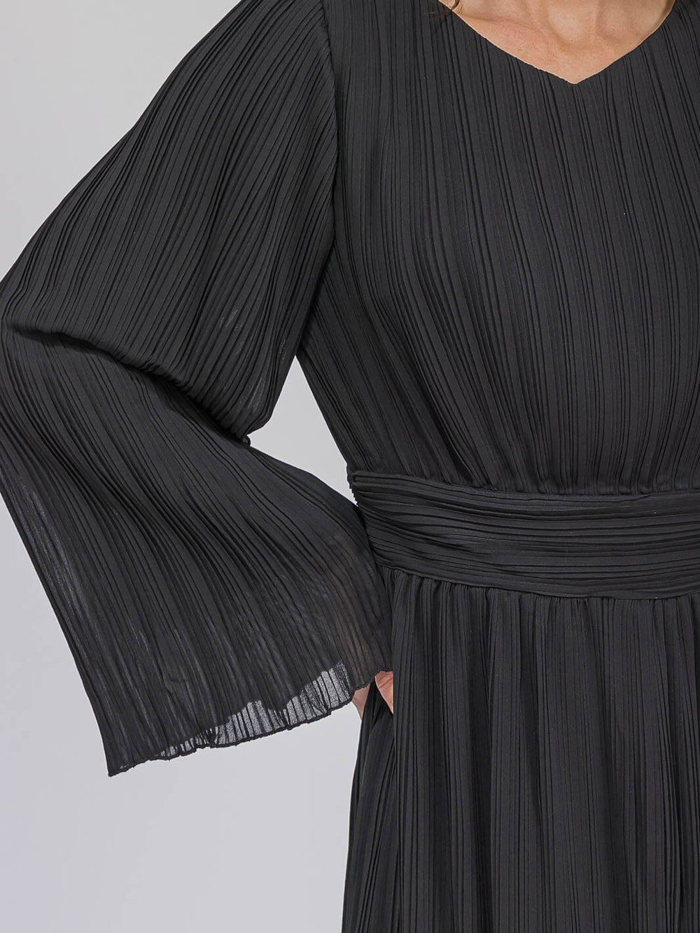 WOMEN'S LONG BELL SLEEVE V-NECK PLEATED MAXI DRESS