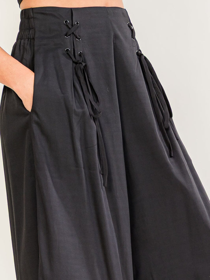 WOMEN'S ELASTIC WAIST FRONT POCKETS LACE UP DETAILED WIDE LEG PANTS