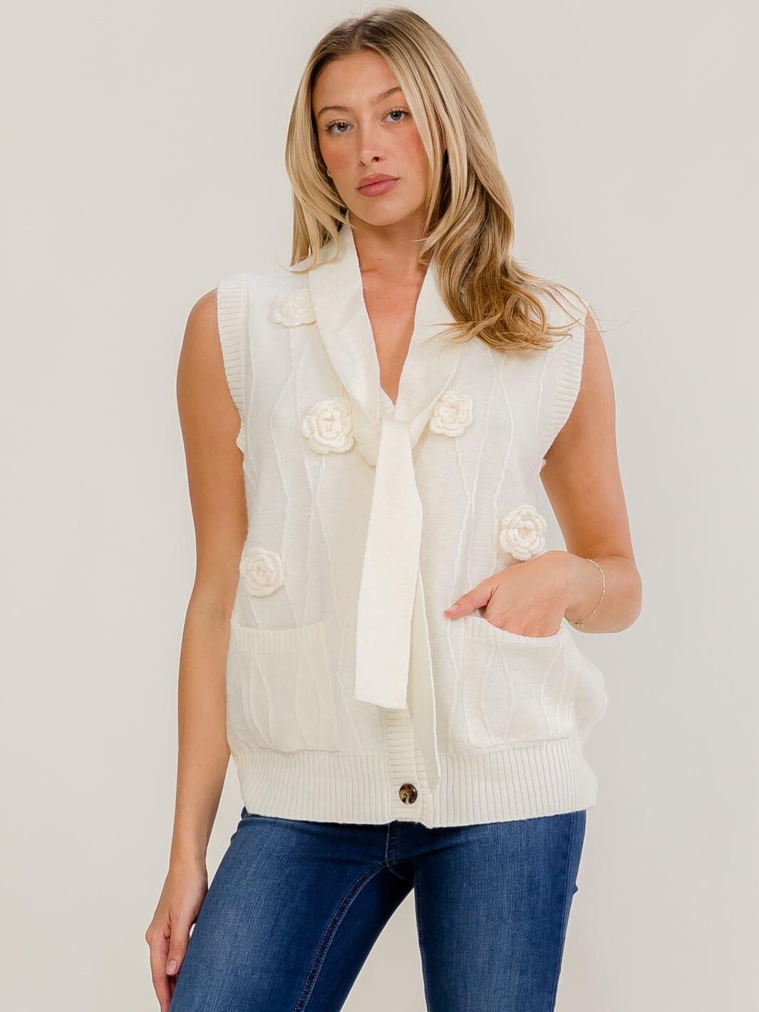 WOMEN'S SLEEVELESS V-NECK BUTTON UP FRONT POCKETS SWEATER VEST