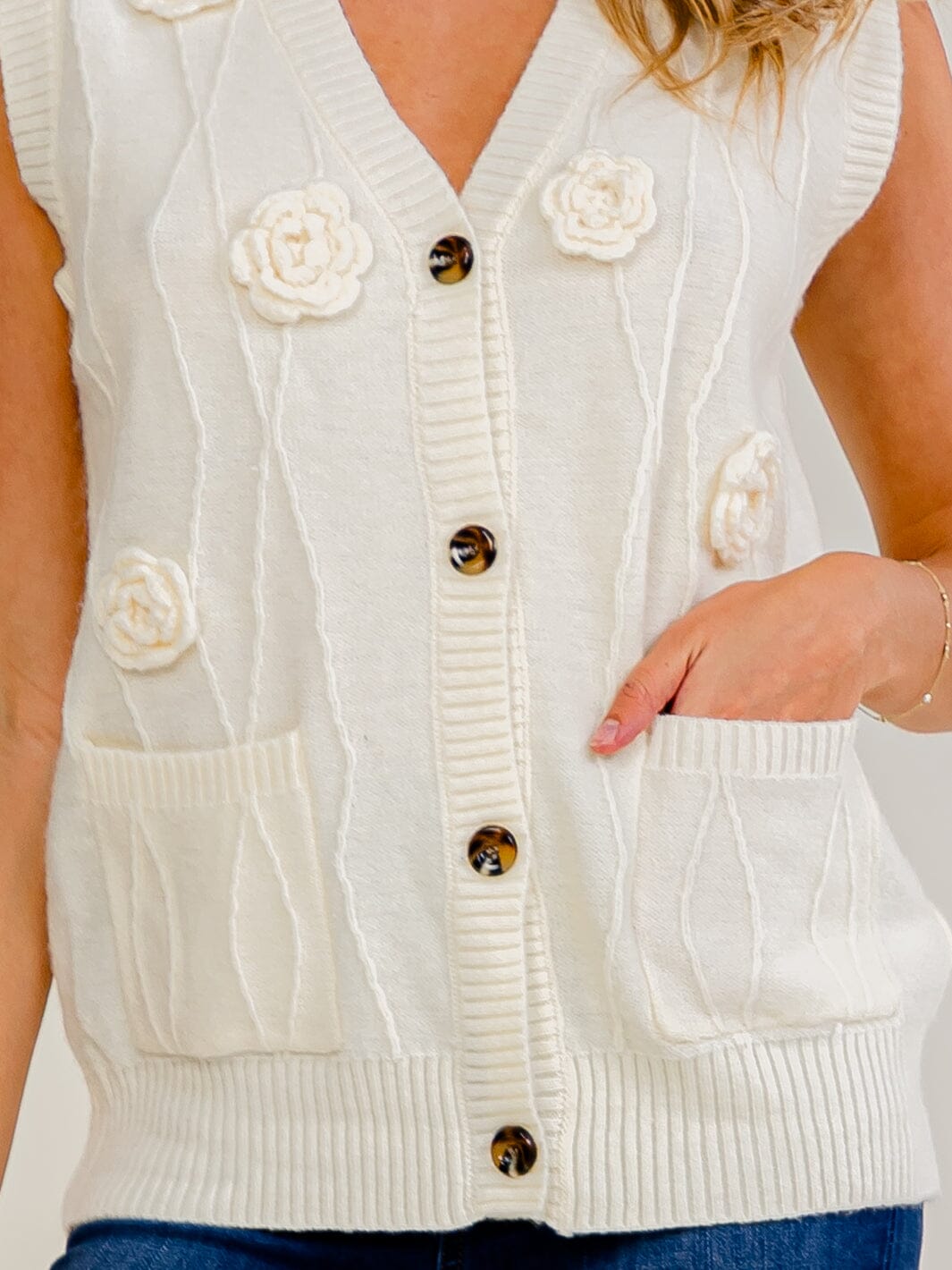 WOMEN'S SLEEVELESS V-NECK BUTTON UP FRONT POCKETS SWEATER VEST