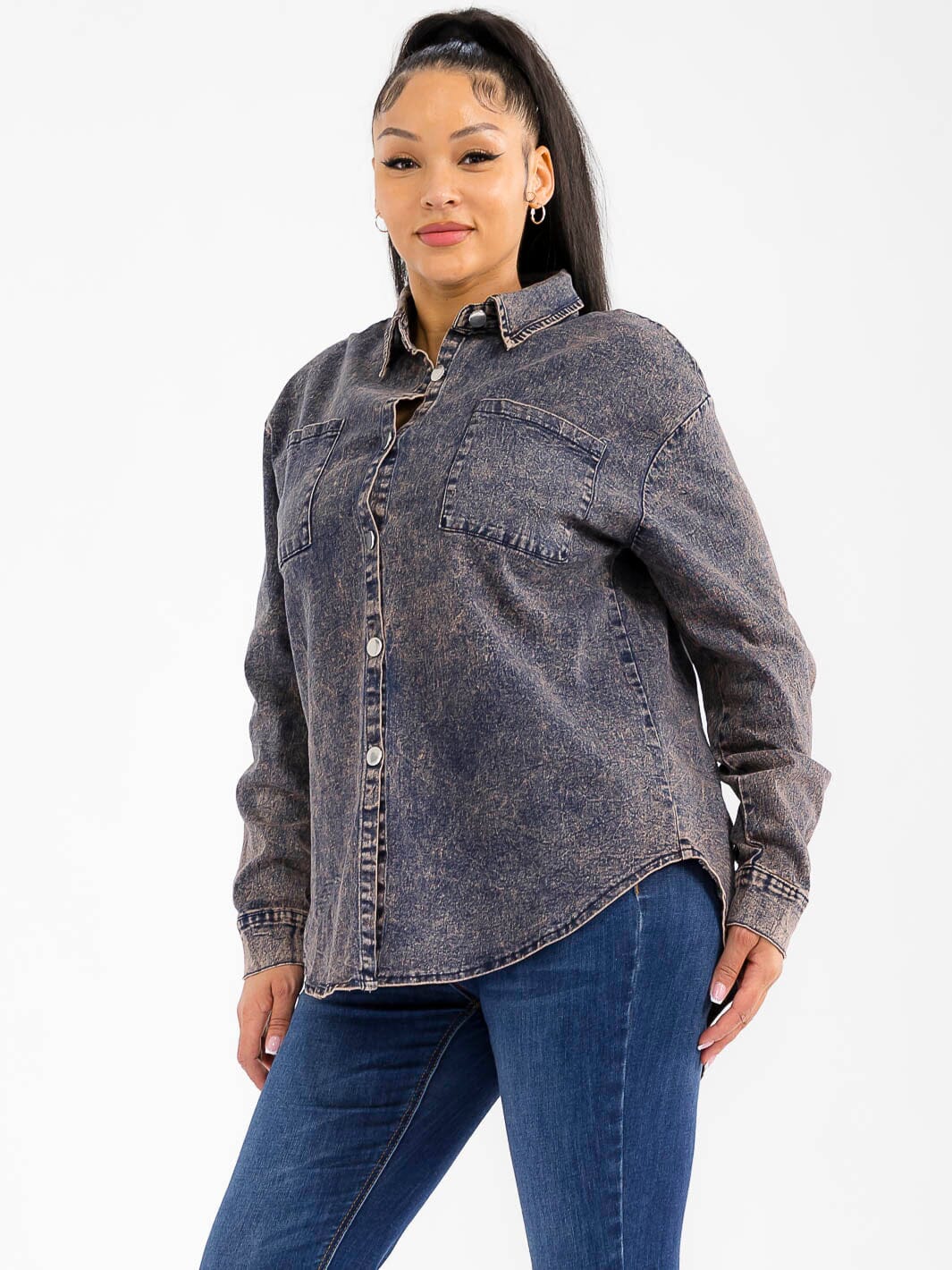 WOMEN'S LONG SLEEVE BUTTON CLOSURE FRONT POCKET HIGH-LOW WASHED JACKET