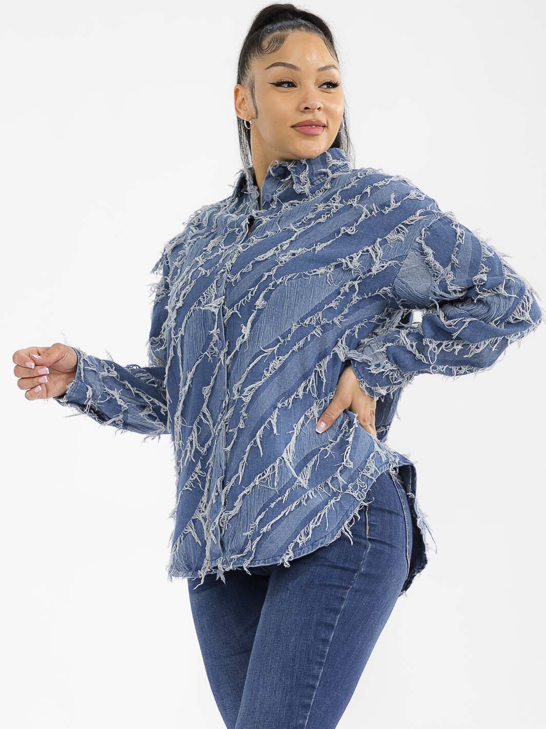 WOMEN'S LONG SLEEVE BUTTON CLOSURE DENIM DISTRESS SHACKET
