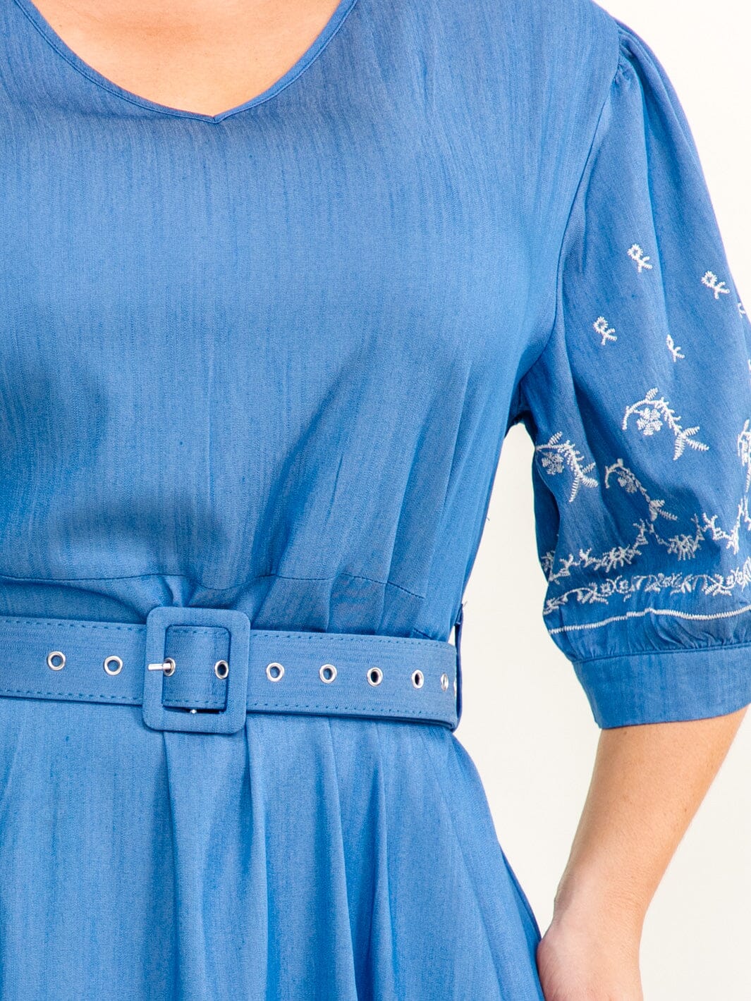PLUS SIZE SHORT SLEEVE V-NECK TIERED BELTED EMBROIDERY MAXI DRESS