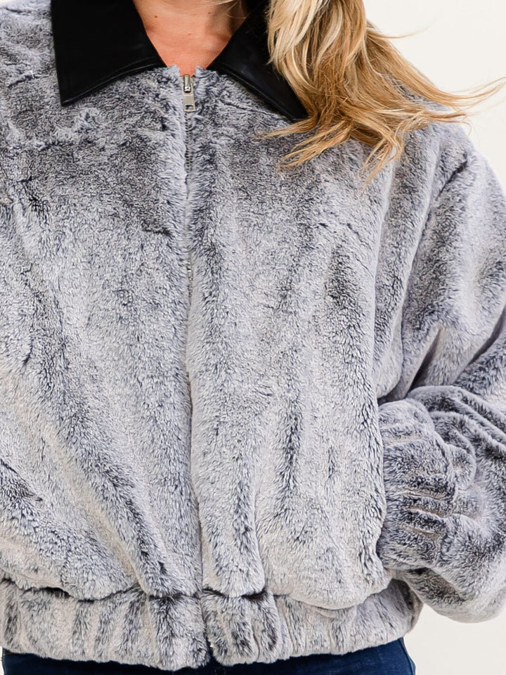 WOMEN'S LONG SLEEVE ZIPPER CLOSURE FRONT POCKET FUZZY CONTRAST JACKET
