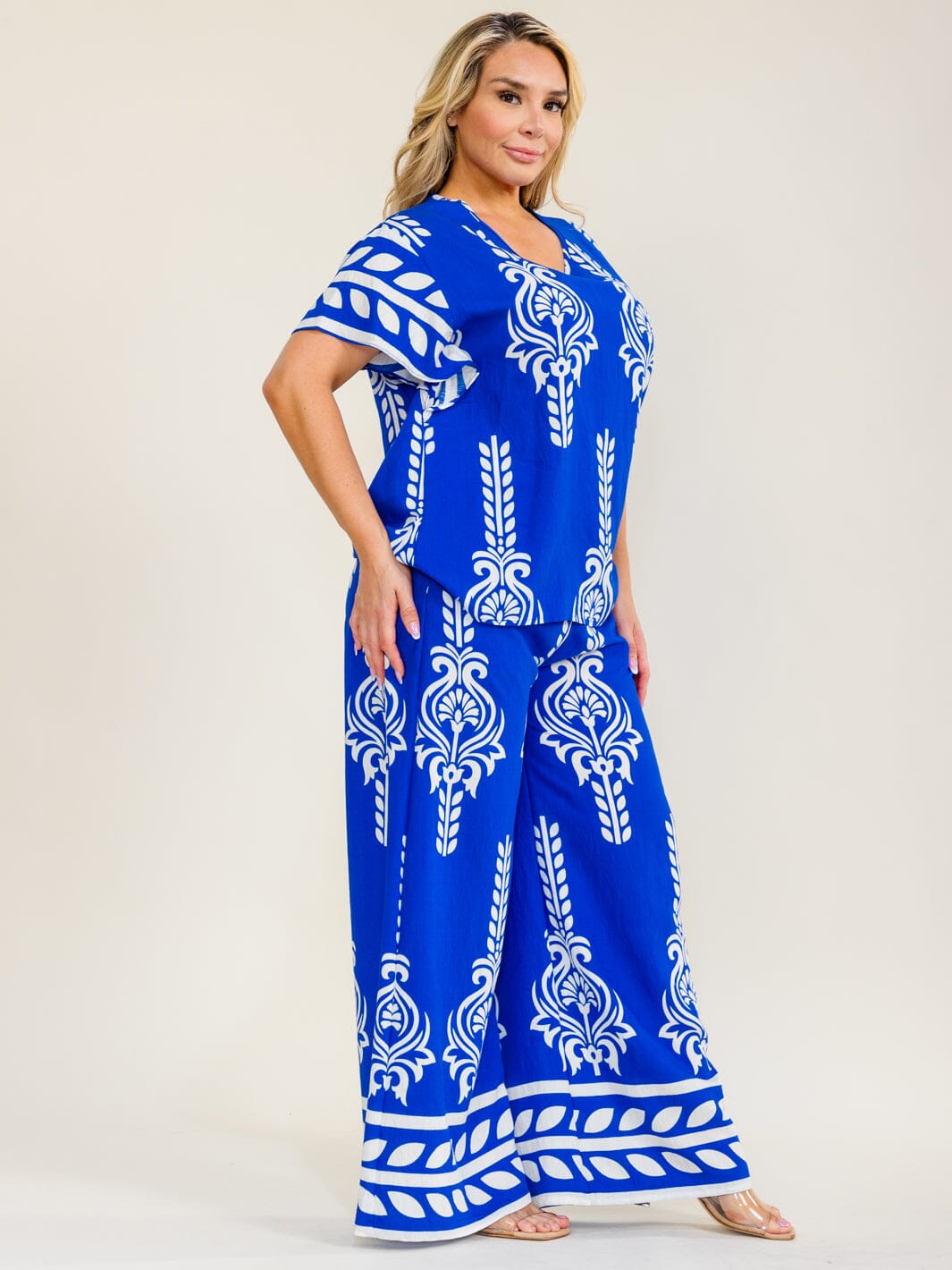PLUS SIZE SHORT SLEEVE V-NECK BLOUSE & ELASTIC WAIST POCKETS PANTS MULTI PRINT 2PC. SET