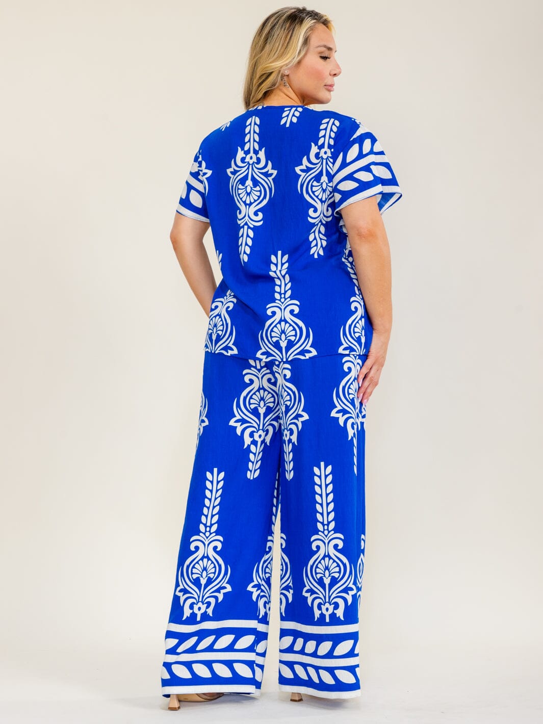 PLUS SIZE SHORT SLEEVE V-NECK BLOUSE & ELASTIC WAIST POCKETS PANTS MULTI PRINT 2PC. SET