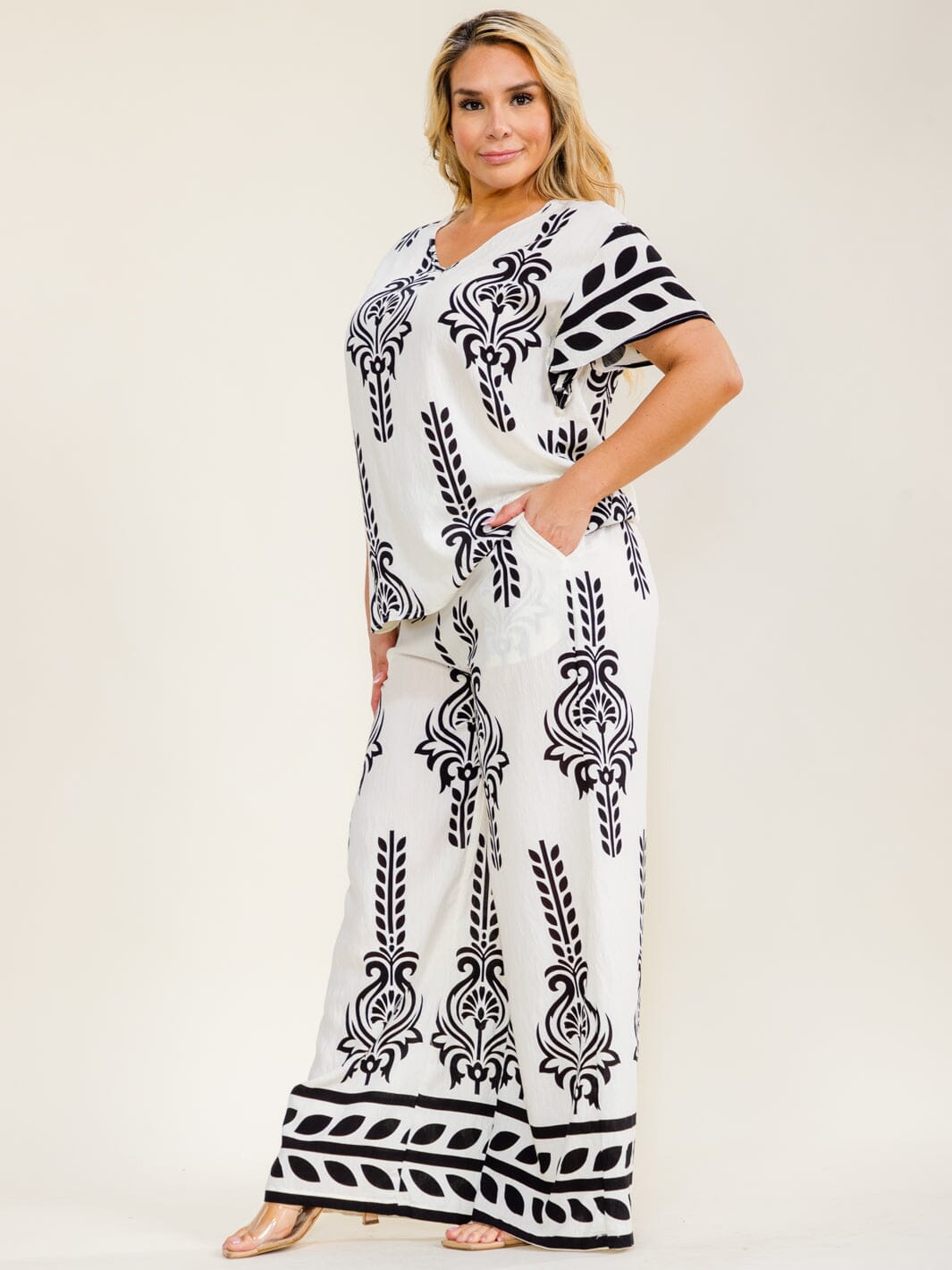 PLUS SIZE SHORT SLEEVE V-NECK BLOUSE & ELASTIC WAIST POCKETS PANTS MULTI PRINT 2PC. SET