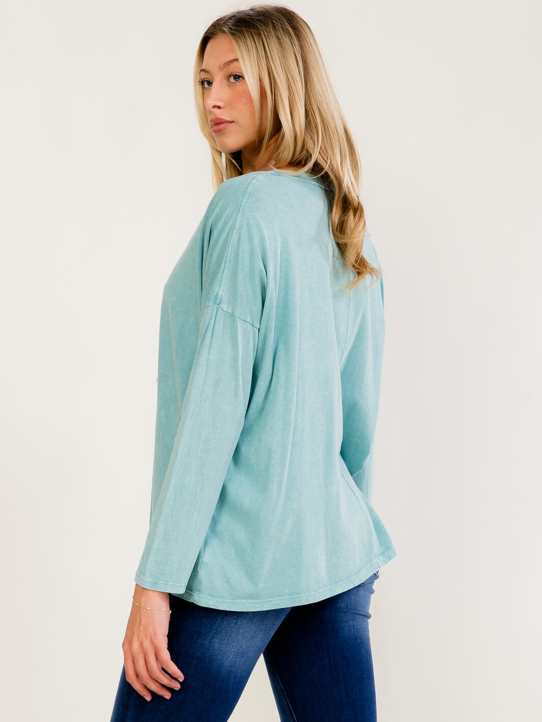 WOMEN'S LONG SLEEVE EVERYTHING COUNTS GRAPHIC WASHED TOP