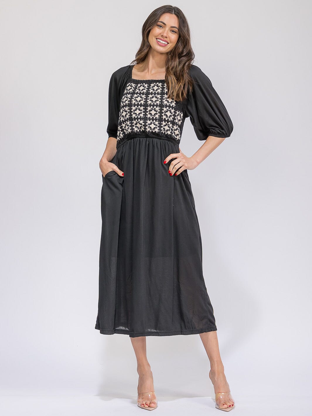WOMEN'S SHORT SLEEVE ELASTIC WAIST POCKETS EMBROIDERY DETAILED MAXI DRESS