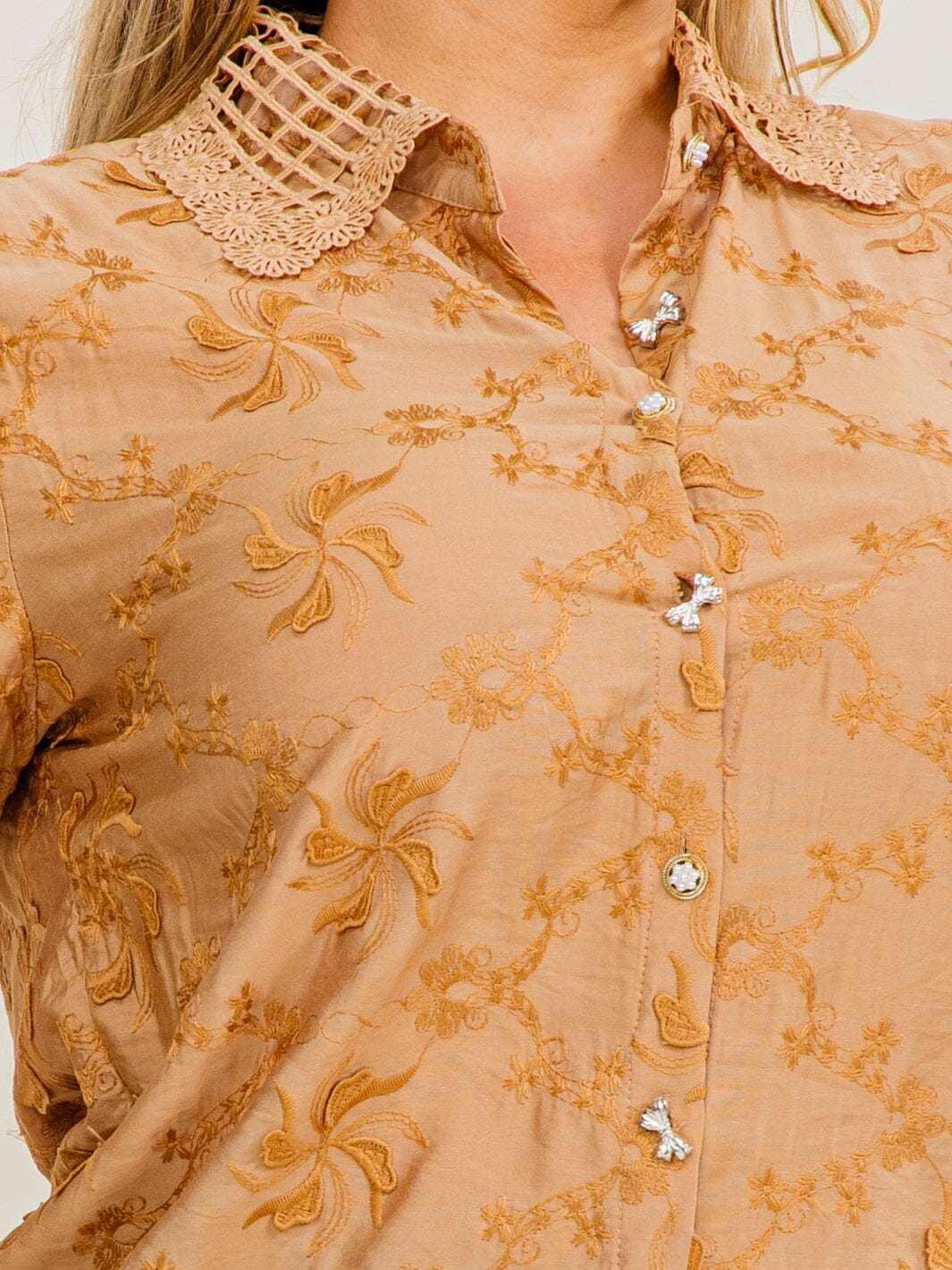PLUS SIZE SHORT SLEEVE BUTTON UP EMBROIDERY BLOUSE