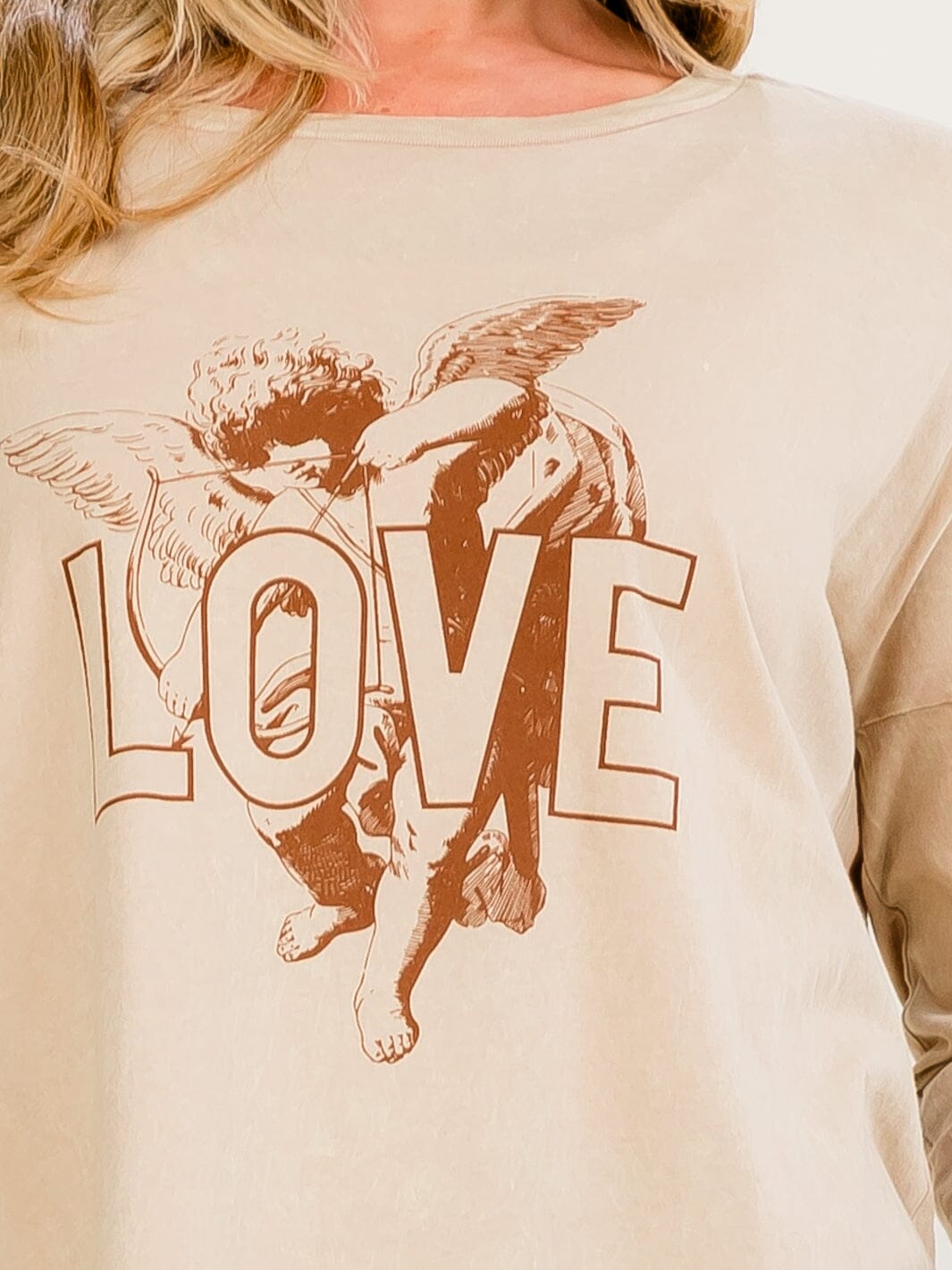 WOMEN'S LONG SLEEVE LOVE GRAPHIC TOP