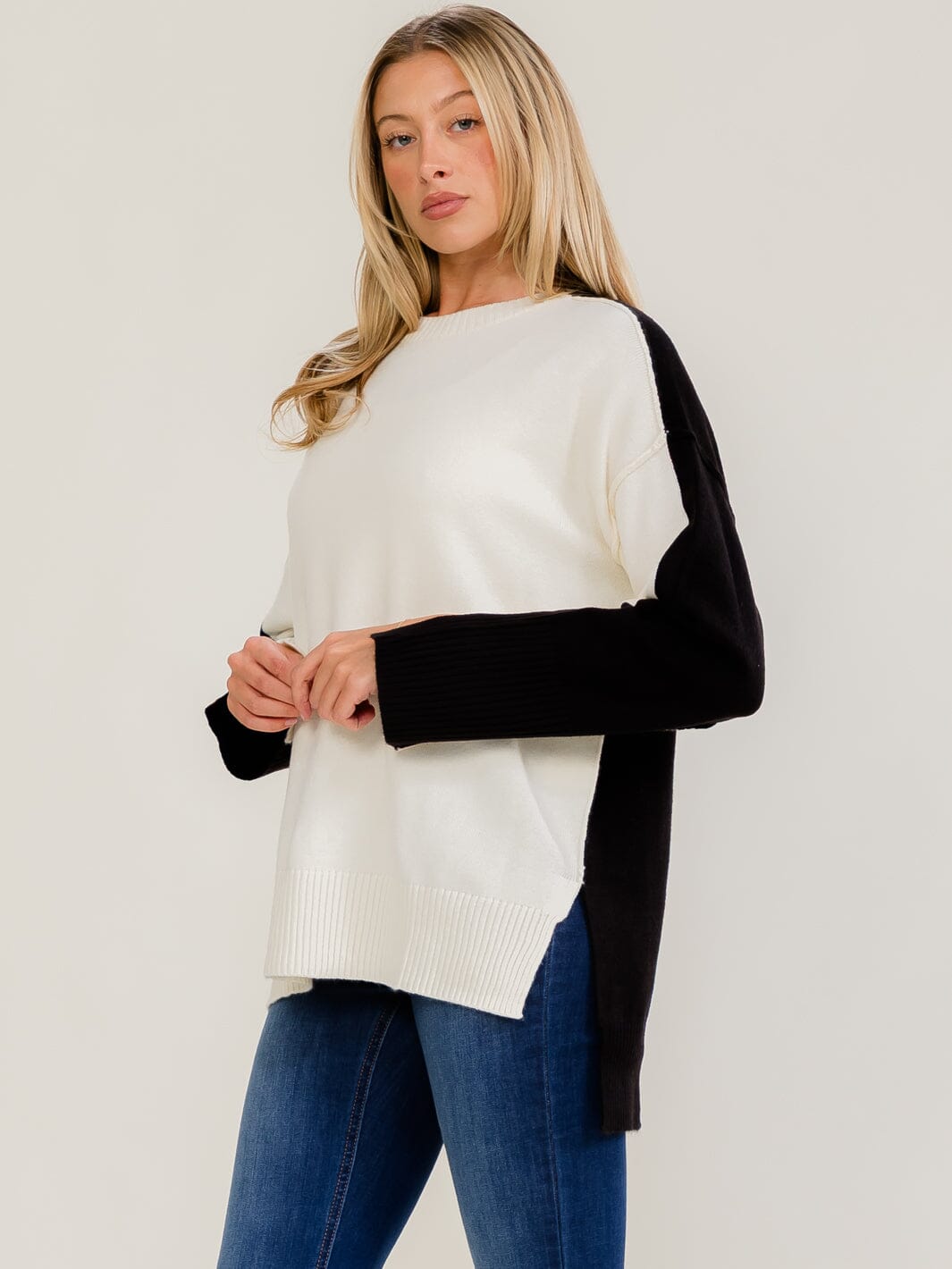 WOMEN'S LONG SLEEVE COLORBLOCK HIGH-LOW PULLOVER SWEATER