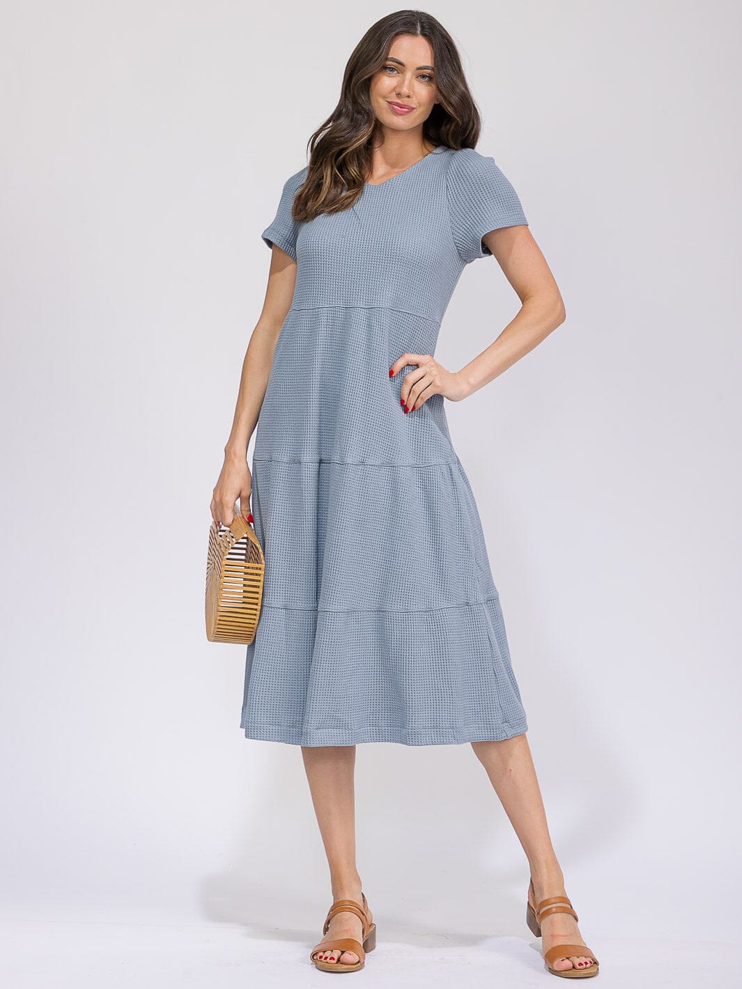 WOMEN'S SHORT SLEEVE FRONT POCKETS TIERED WAFFLE MIDI DRESS