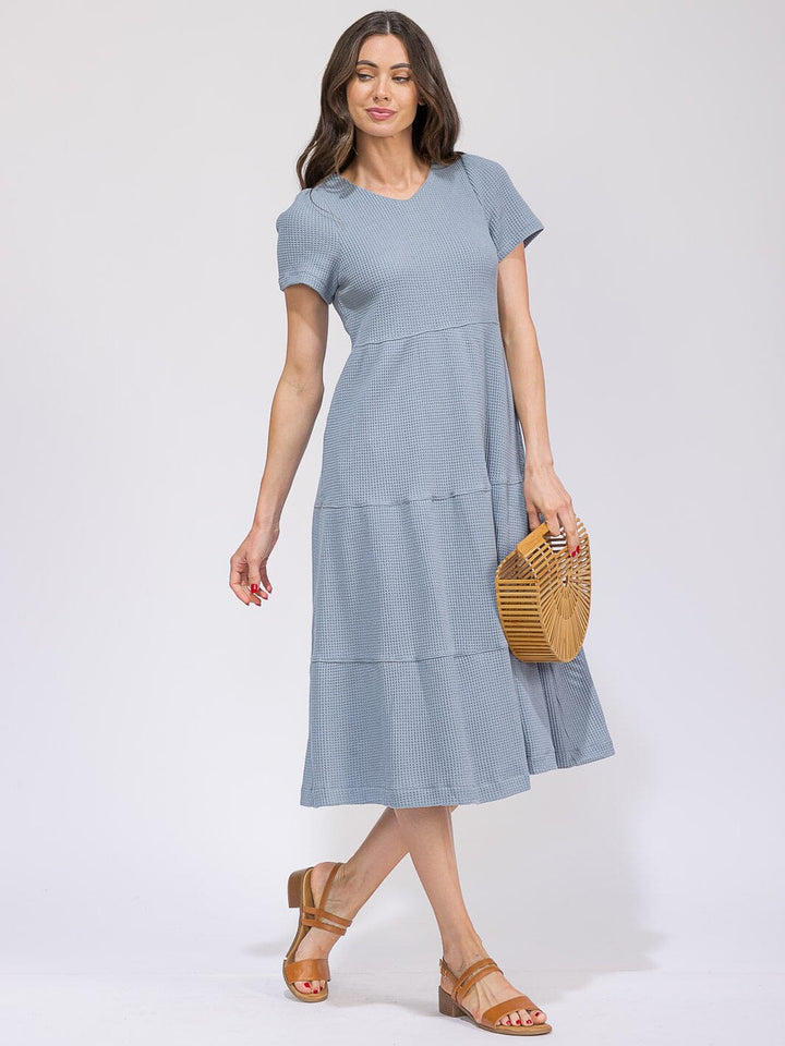 WOMEN'S SHORT SLEEVE FRONT POCKETS TIERED WAFFLE MIDI DRESS