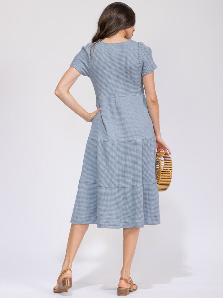 WOMEN'S SHORT SLEEVE FRONT POCKETS TIERED WAFFLE MIDI DRESS