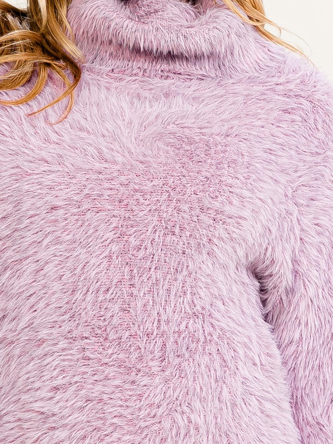 WOMEN'S LONG SLEEVE TURTLE NECK FUZZY PULLOVER SWEATER
