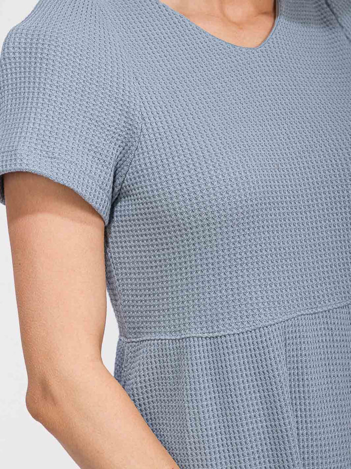 WOMEN'S SHORT SLEEVE FRONT POCKETS TIERED WAFFLE MIDI DRESS