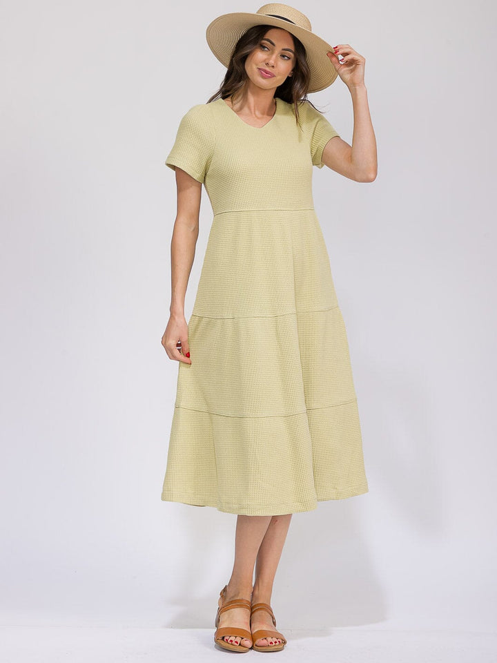 WOMEN'S SHORT SLEEVE FRONT POCKETS TIERED WAFFLE MIDI DRESS