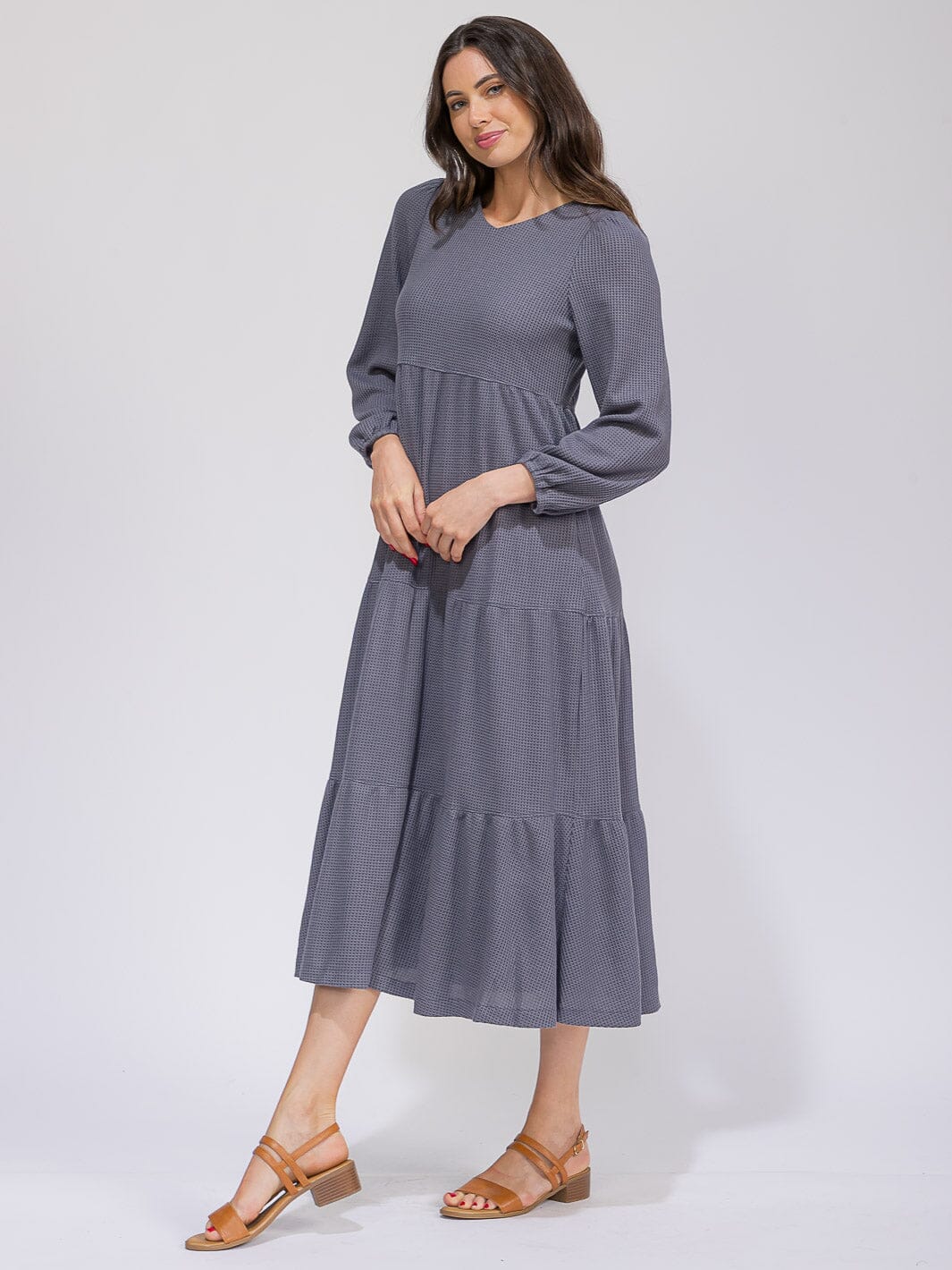 WOMEN'S LONG SLEEVE FRONT POCKETS TIERED WAFFLE MAXI DRESS