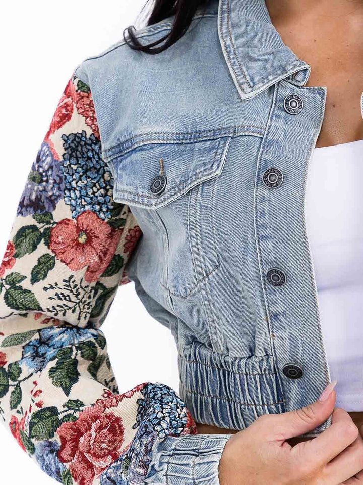 WOMEN'S LONG SLEEVE BUTTON CLOSURE POCKETS FLORAL CROP DENIM JACKET