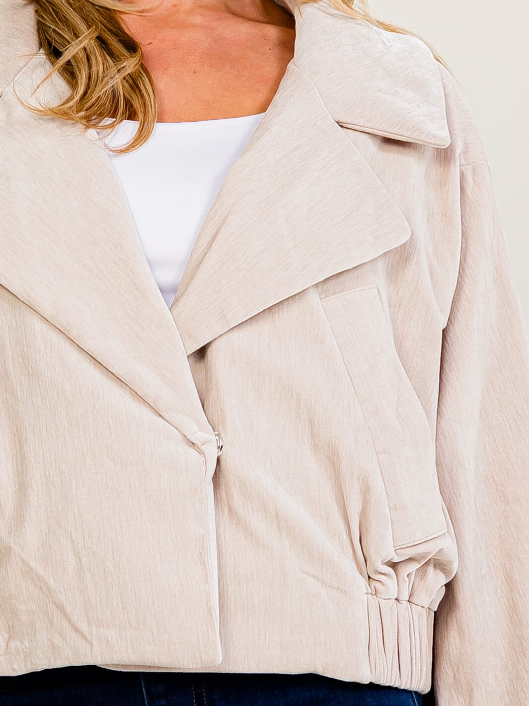 WOMEN'S LONG SLEEVE BUTTON CLOSURE FRONT POCKET JACKET