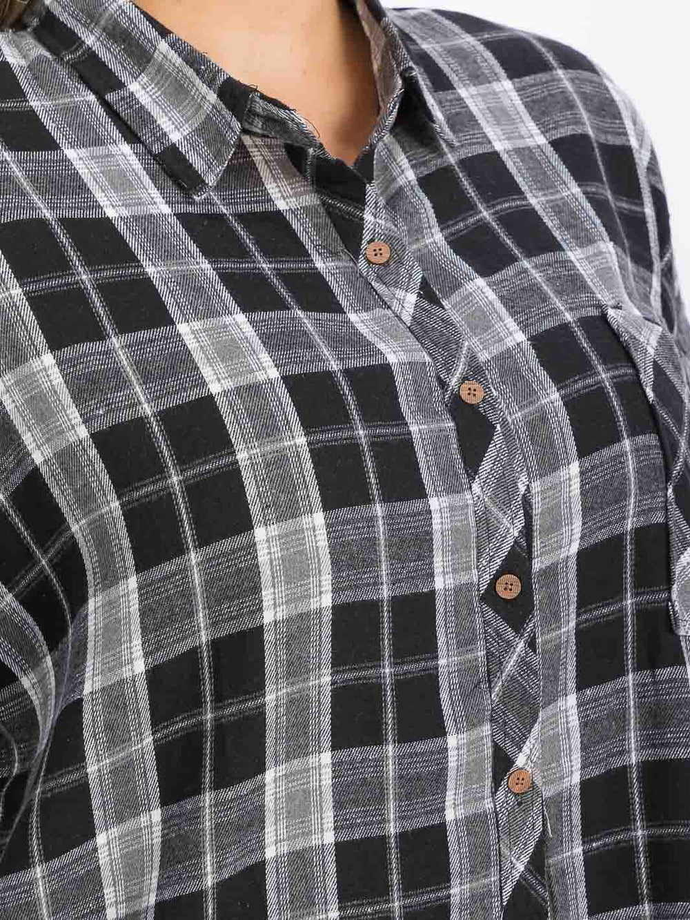 PLUS SIZE LONG SLEEVE FRONT POCKET BUTTON UP HIGH-LOW PLAID SHIRT