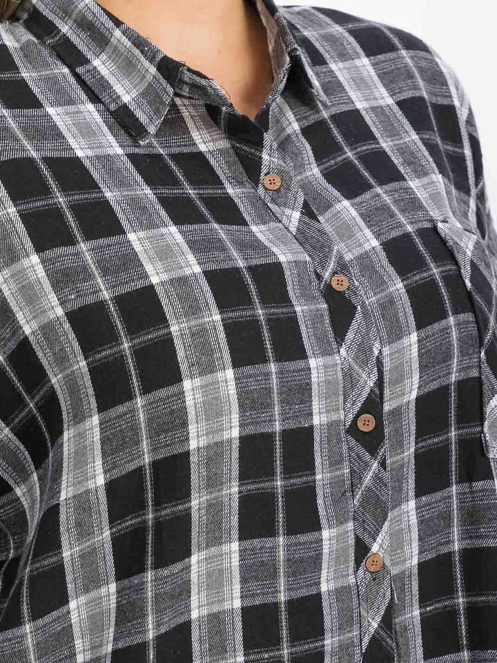PLUS SIZE LONG SLEEVE FRONT POCKET BUTTON UP HIGH-LOW PLAID SHIRT