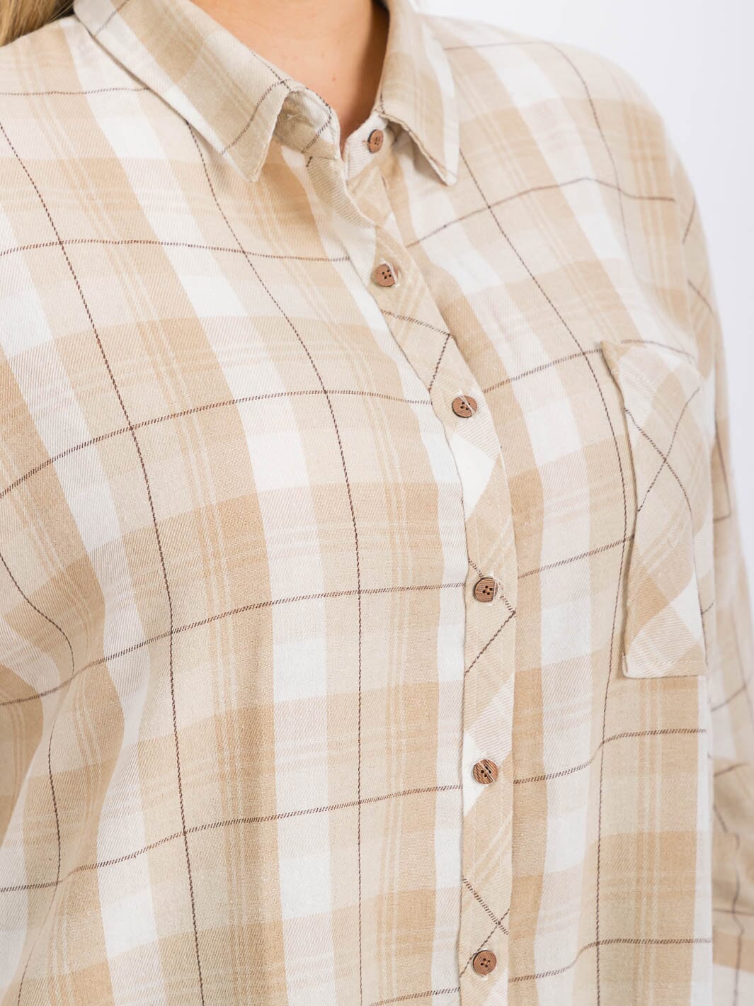 PLUS SIZE LONG SLEEVE FRONT POCKET BUTTON UP HIGH-LOW PLAID SHIRT