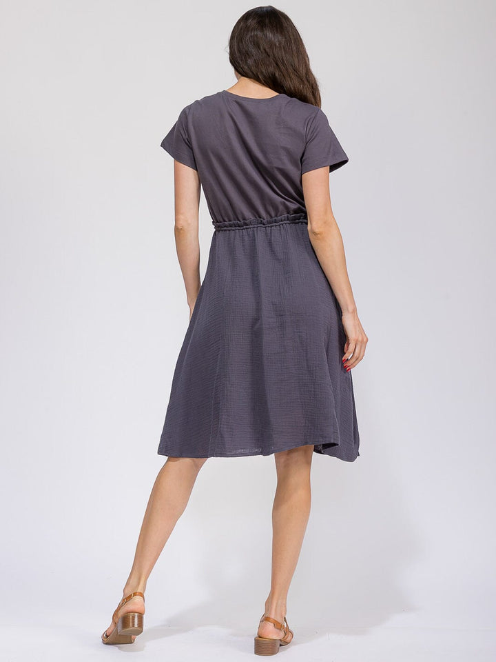 WOMEN'S SHORT SLEEVE ELASTIC WAIST FRONT POCKETS CONTRAST MIDI DRESS