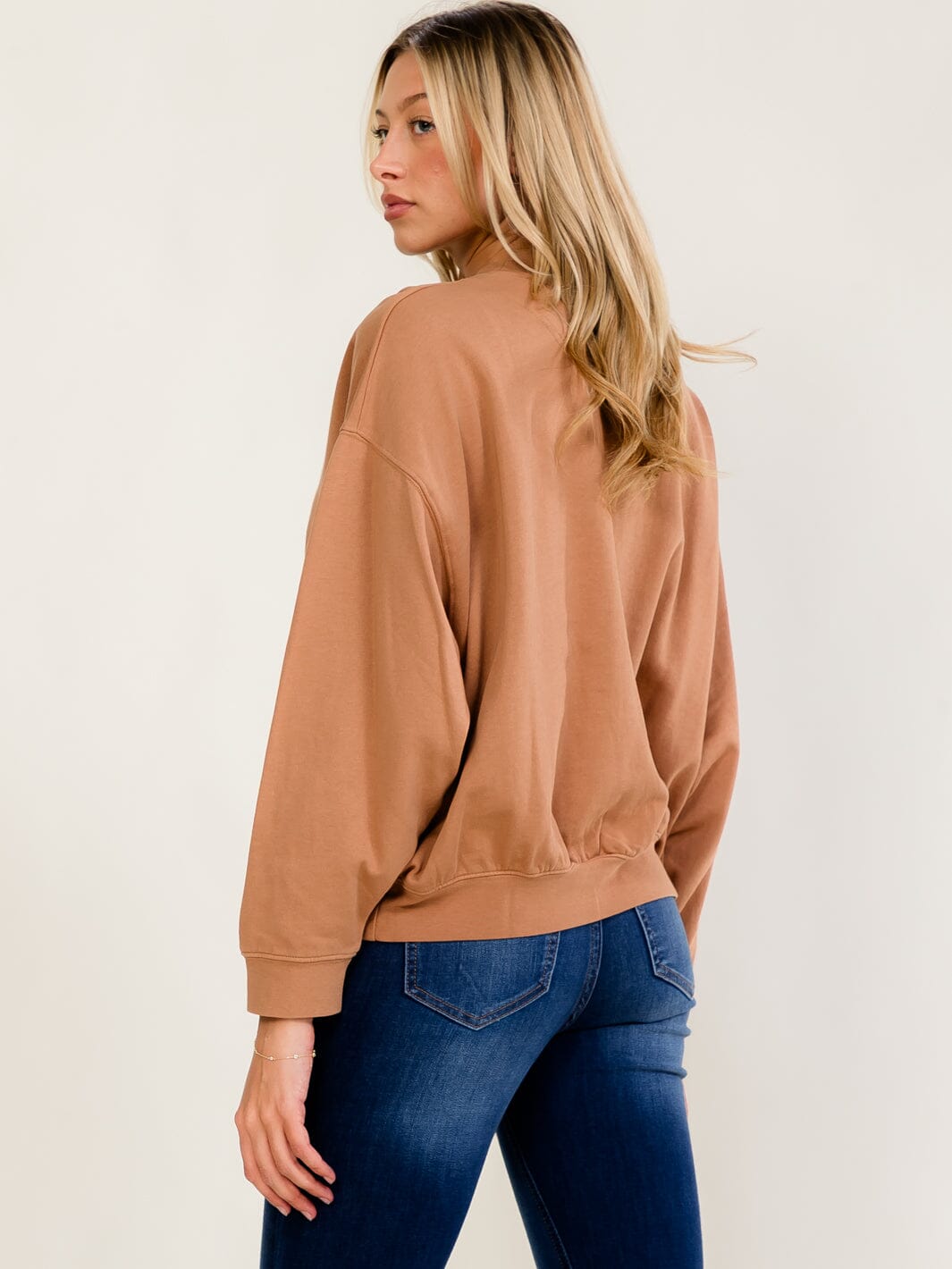 WOMEN'S LONG SLEEVE SOLID PULLOVER SWEATER