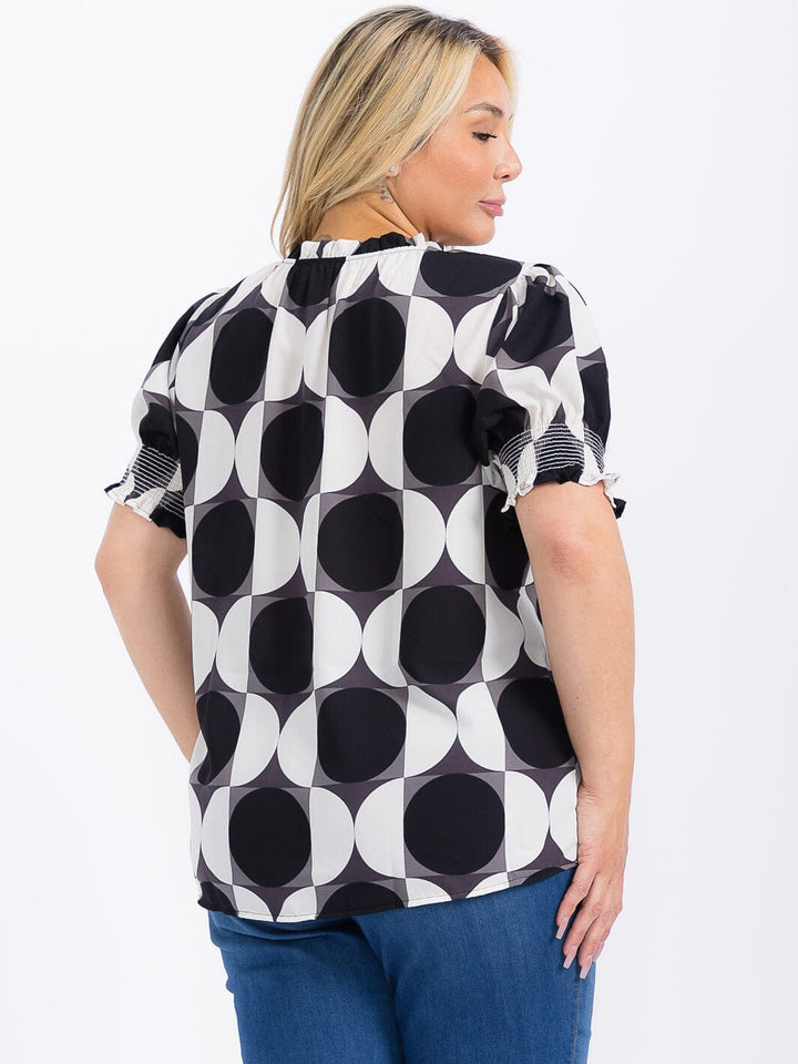 PLUS SIZE SHORT SLEEVE RUFFLE PRINTED BLOUSE