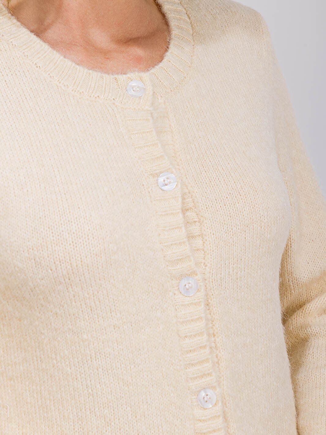 WOMEN'S LONG SLEEVE BUTTON CLOSURE KNIT SWEATER