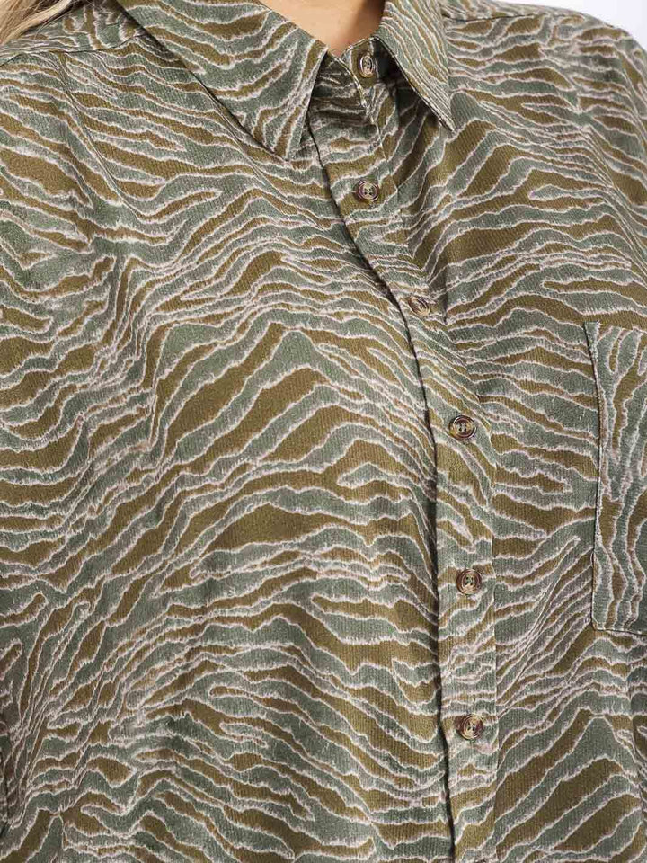 PLUS SIZE SHORT SLEEVE BUTTON UP FRONT POCKET HIGH-LOW BLOUSE