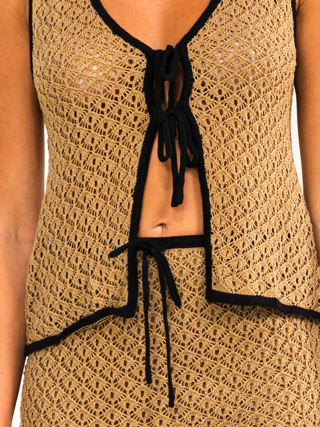 WOMEN'S SLEEVELESS FRONT TIE TOP & ELASTIC WAIST MINI SKIRT CROCHET 2PC. SET
