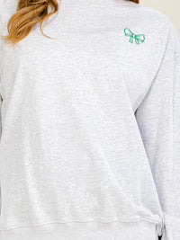 WOMEN'S LONG SLEEVE CLOVER STITCHED GRAPHIC PULLOVER SWEATER
