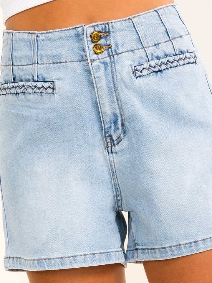 WOMEN'S BUTTON CLOSURE BACK POCKETS WASHED DENIM SHORTS