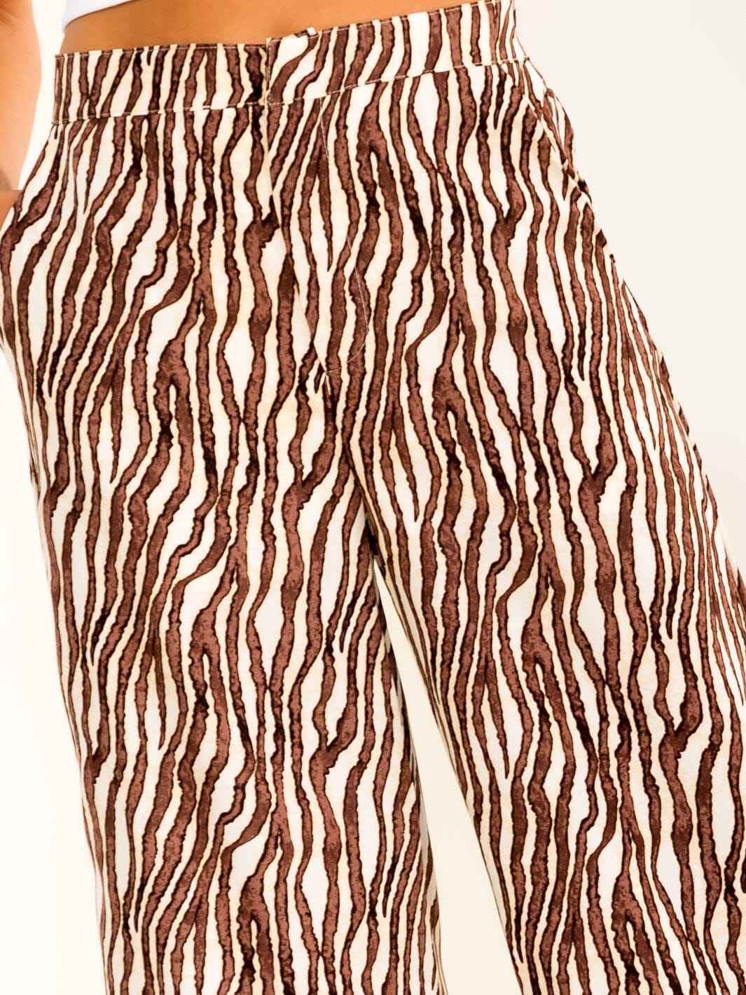 WOMEN'S BUTTON CLOSURE ELASTIC WAIST FRONT POCKETS PRINT WIDE LEG PANTS