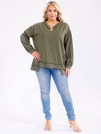 PLUS SIZE LONG SLEEVE V-NECK HIGH-LOW TOP