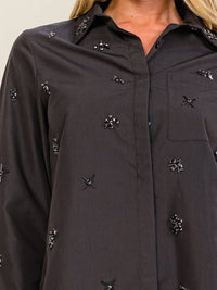 WOMEN'S LONG SLEEVE BUTTON UP FRONT POCKET STUDS DETAILED SHIRT