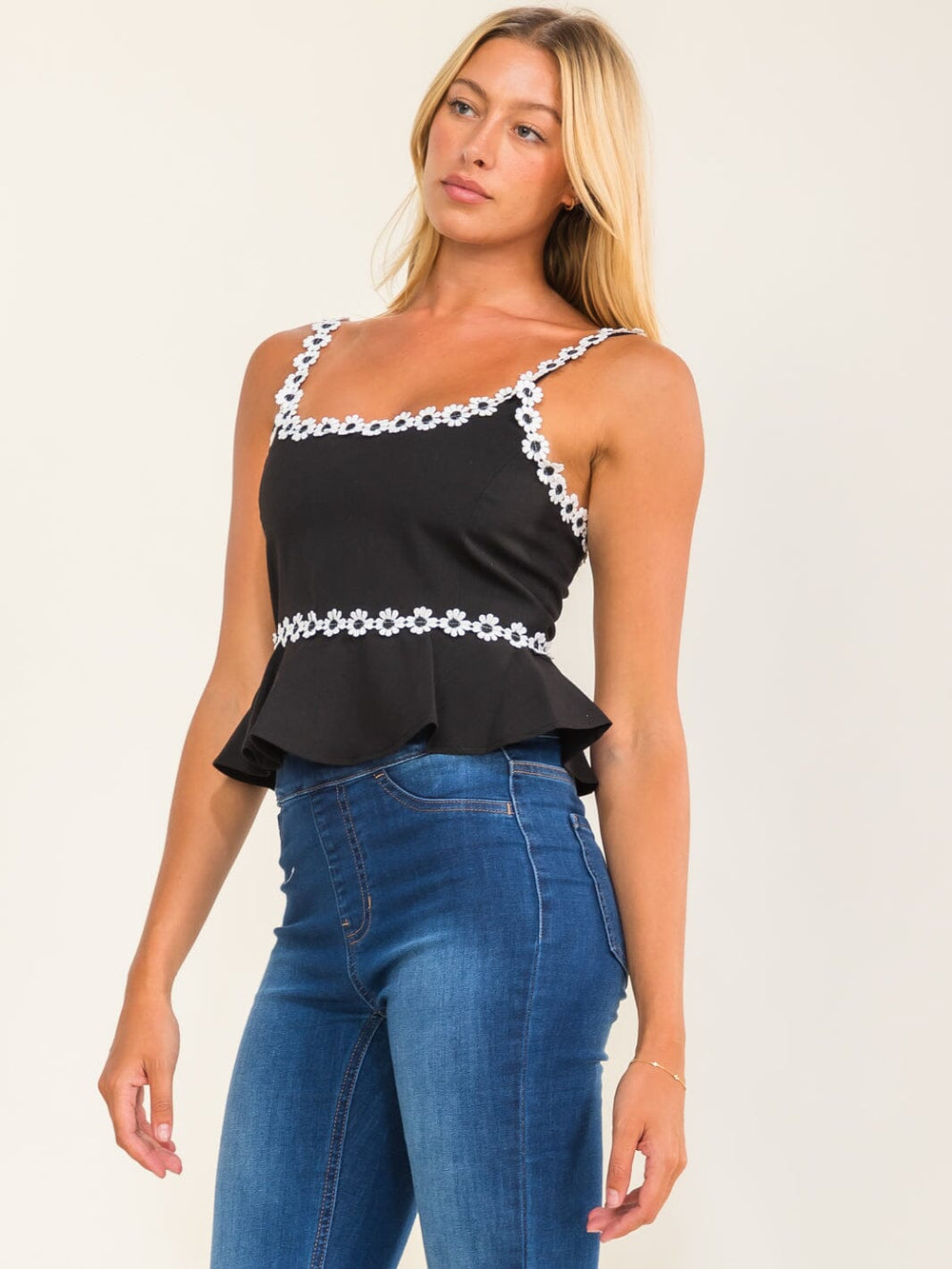 WOMEN'S SLEEVELESS SQUARE NECK FLORAL TRIM TANK TOP