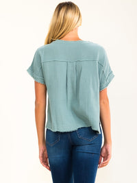 ENTRO WOMEN'S SHORT SLEEVE V-NECK FRONT POCKET HIGH-LOW RAW EDGE TOP