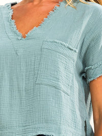 ENTRO WOMEN'S SHORT SLEEVE V-NECK FRONT POCKET HIGH-LOW RAW EDGE TOP