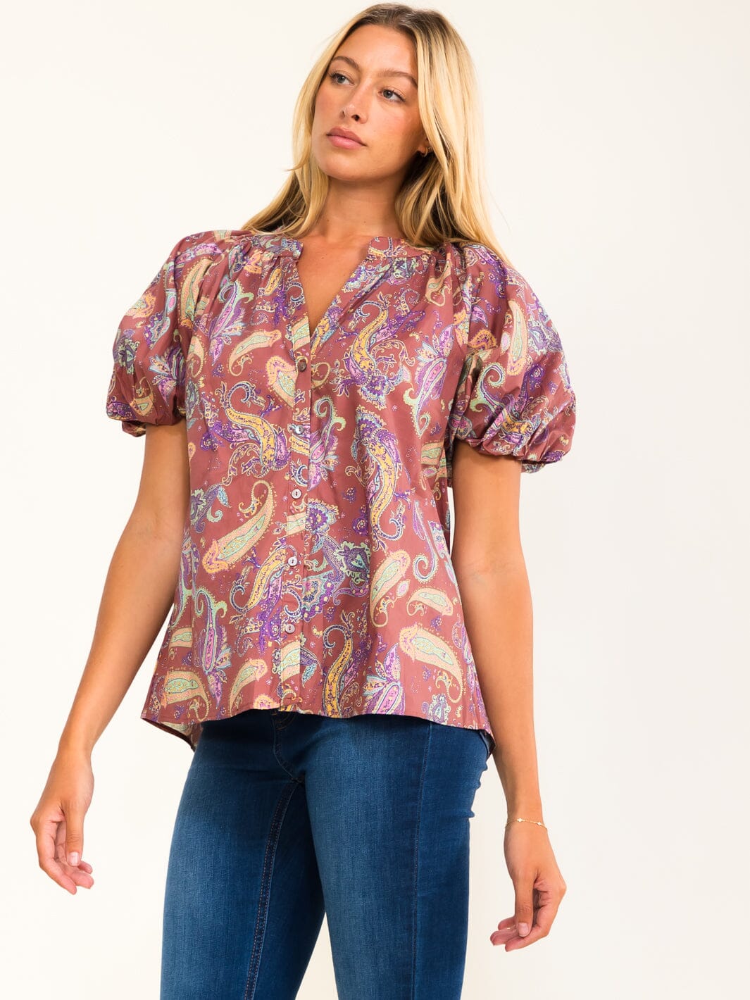 ENTRO WOMEN'S SHORT PUFF SLEEVE BUTTON UP V-NECK MULTI PRINT BLOUSE