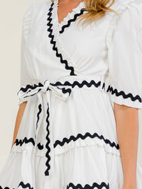 WOMEN'S SHORT SLEEVE SURPLICE SELF TIE TRIM DETAILED MINI DRESS
