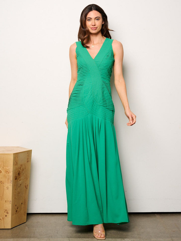 WOMEN'S SLEEVELESS V-NECK DETAILED MAXI DRESS