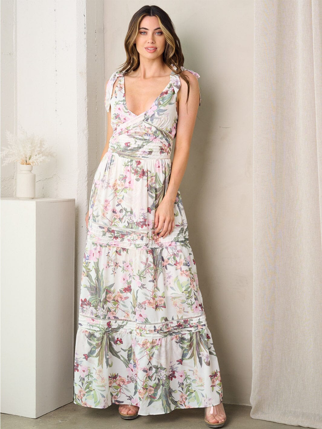 WOMEN'S SLEEVELESS V-NECK FLORAL MAXI DRESS