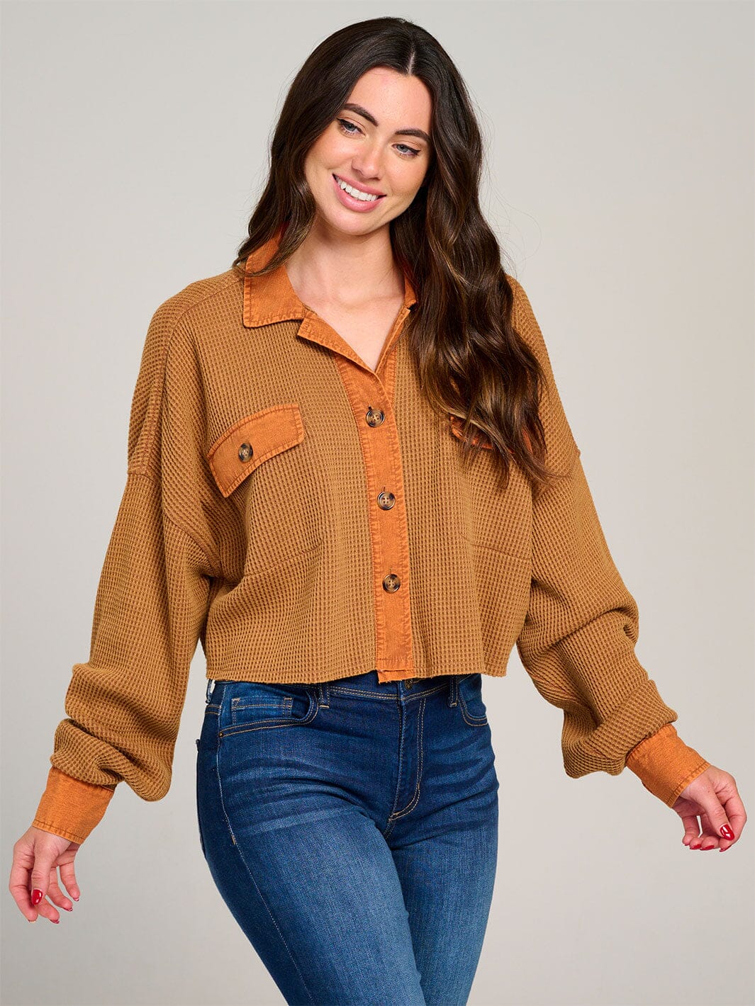 WOMEN'S LONG SLEEVE BUTTON CLOSURE FRONT POCKET WAFFLE TOP