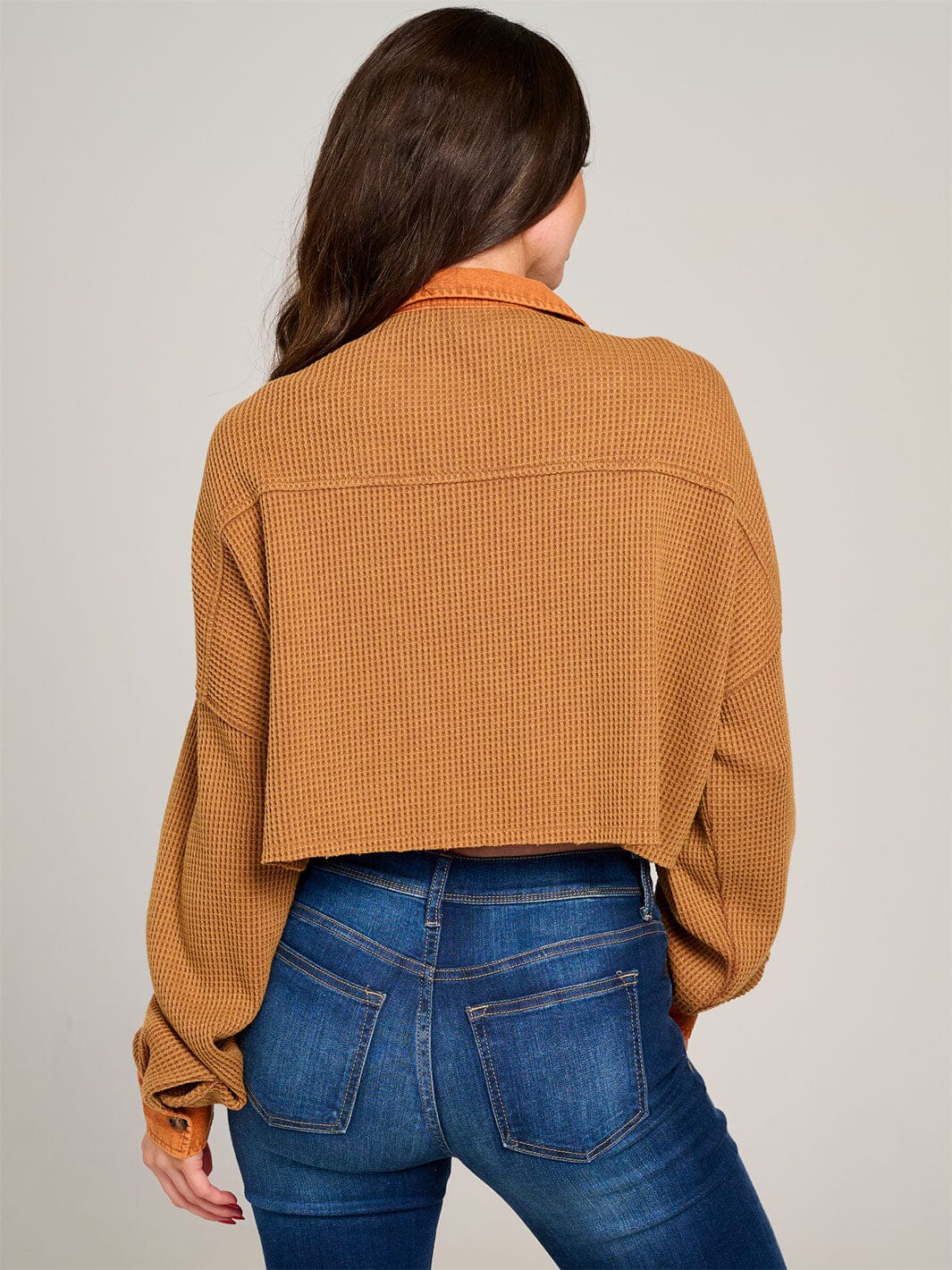 WOMEN'S LONG SLEEVE BUTTON CLOSURE FRONT POCKET WAFFLE TOP